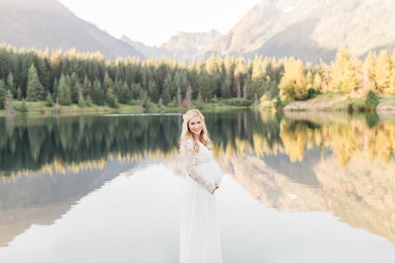 The mountains and the lake are the perfect setting for this first time mothers maternity photo session